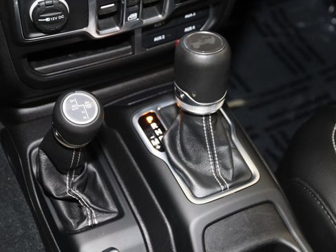 Used 2022 Jeep Wrangler Unlimited Sahara w/ Cold Weather Group image 8