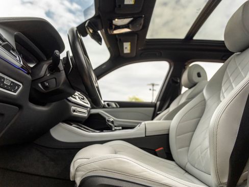 Used 2023 BMW X5 sDrive40i w/ M Sport Package image 21