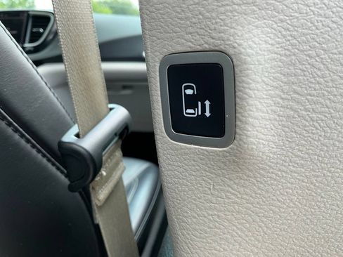 Used 2023 Chrysler Pacifica Touring-L FWD image 27