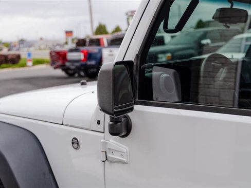 Used 2018 Jeep Wrangler Unlimited Sport S AWD/4WD image 15