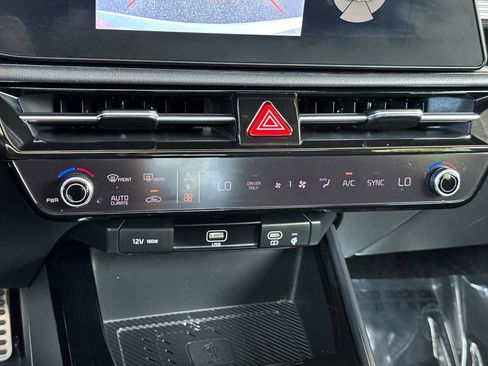 Certified 2023 Kia Niro SX Touring FWD image 29