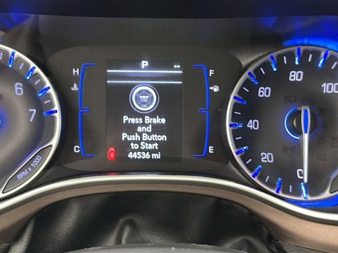 Used 2023 Chrysler Voyager LX FWD image 16