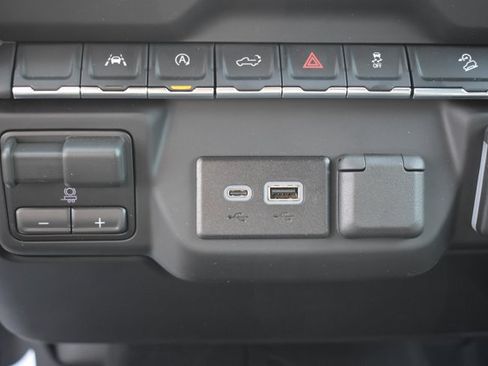 New 2026 Chevrolet Silverado 1500 Custom Trail Boss w/ LPO, Dark Essentials Package AWD/4WD image 27
