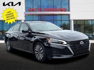 Used 2023 Nissan Altima 2.5 SV image 1
