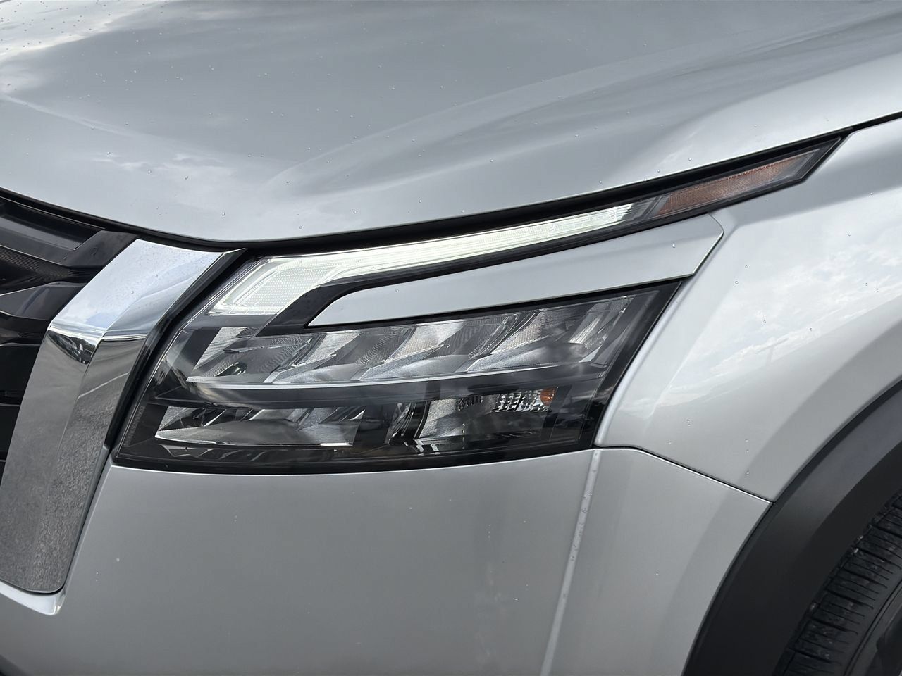 Used 2024 Nissan Pathfinder SV FWD image 6