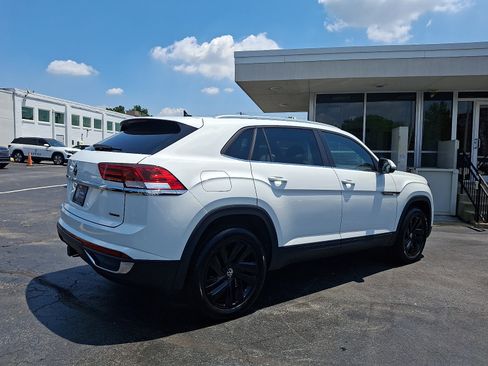 Certified 2023 Volkswagen Atlas Cross Sport SE w/ Panoramic Sunroof Package AWD/4WD image 6