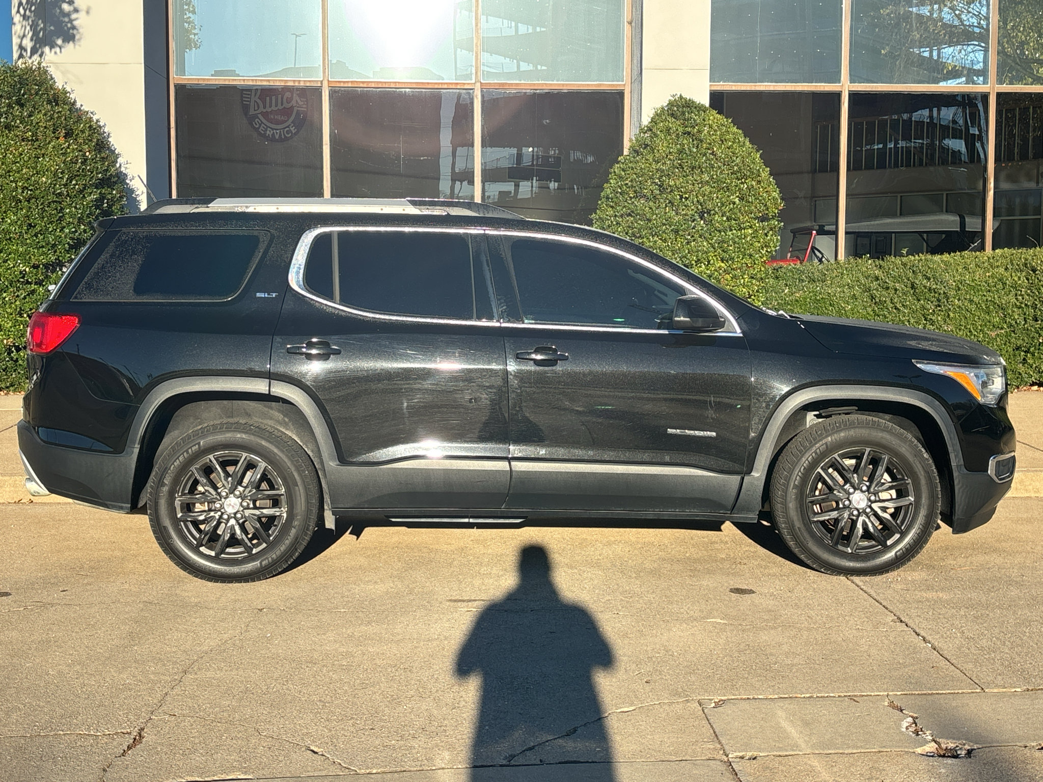 Used 2018 GMC Acadia SLT FWD image 9
