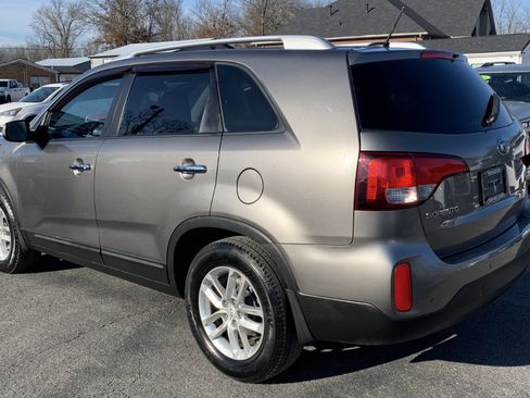 Used 2014 Kia Sorento LX image 3