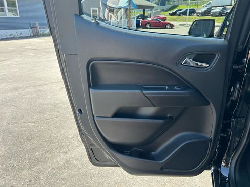 Used 2022 Chevrolet Colorado LT w/ LT Convenience Package AWD/4WD image 21