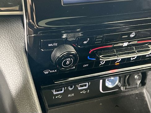 Used 2022 Jeep Grand Cherokee Altitude image 19