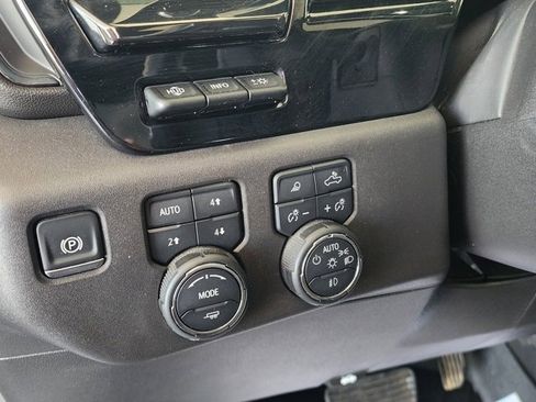 Used 2025 Chevrolet Silverado 1500 ZR2 w/ Technology Package image 25