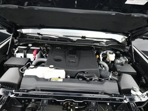 Used 2025 Toyota Tundra Limited AWD/4WD image 17