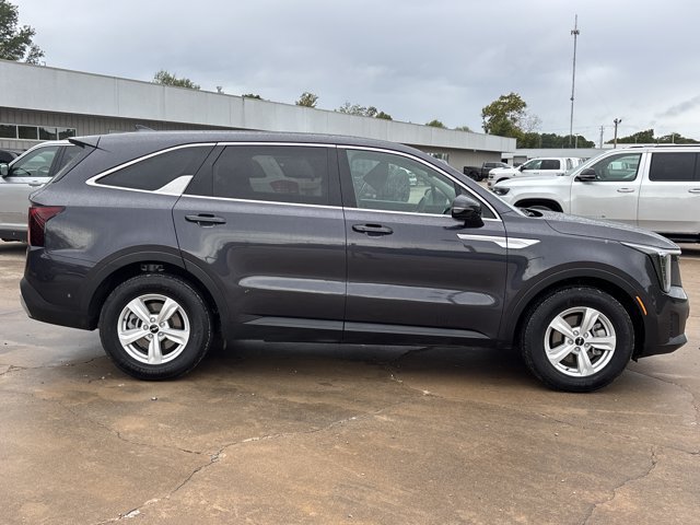 Used 2026 Kia Sorento LX FWD image 2