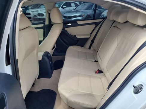 Used 2011 Volkswagen Jetta SE FWD image 11