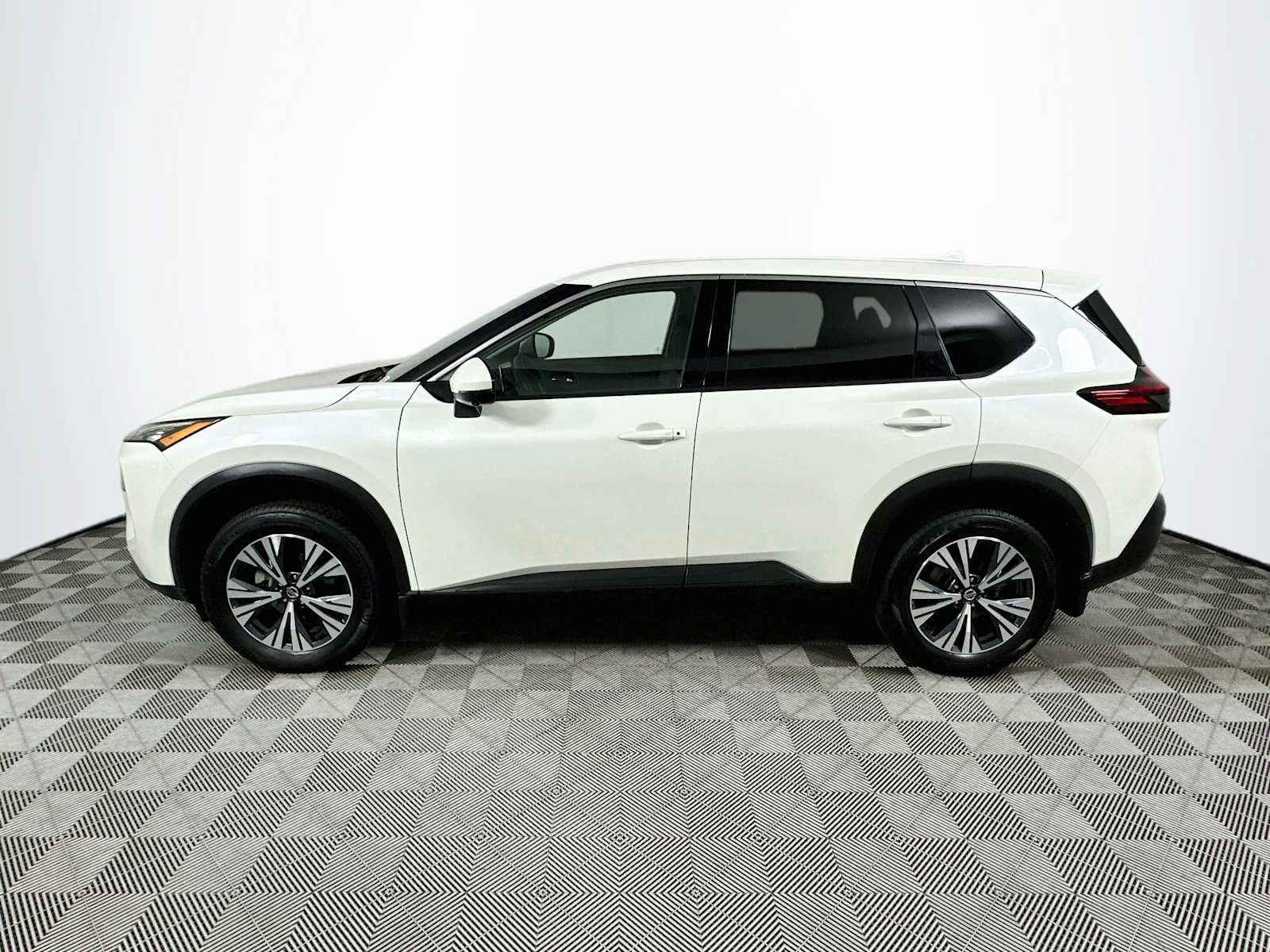 Used 2021 Nissan Rogue SV AWD/4WD image 4