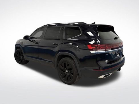 Used 2024 Volkswagen Atlas SE w/ Panoramic Sunroof Package image 3