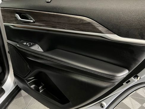 Used 2024 Jeep Grand Cherokee L Limited w/ Luxury Tech Group II image 31