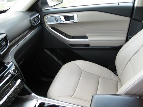 Used 2023 Ford Explorer Limited w/ Equipment Group 301A image 23