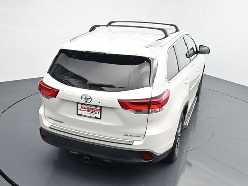 Used 2019 Toyota Highlander XLE AWD/4WD image 28