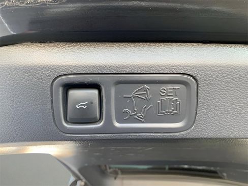 Used 2024 Ford Expedition Limited image 28