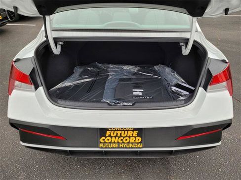 New 2026 Hyundai Elantra SE image 17