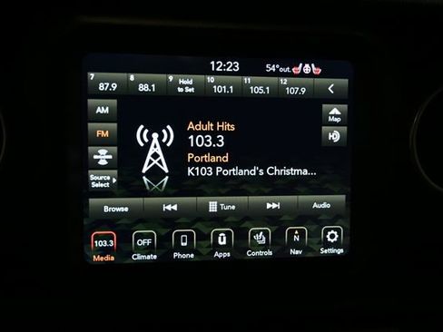 Used 2020 Jeep Wrangler Unlimited Sahara image 37