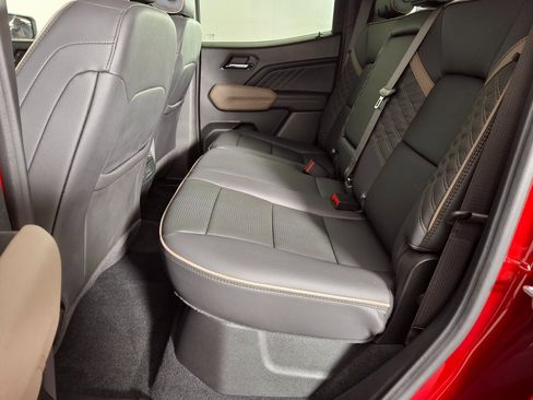 Used 2024 GMC Canyon Denali image 30