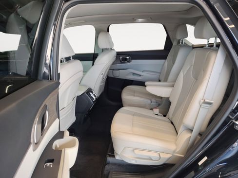 Used 2023 Kia Sorento EX w/ Panoramic Sunroof Package FWD image 26
