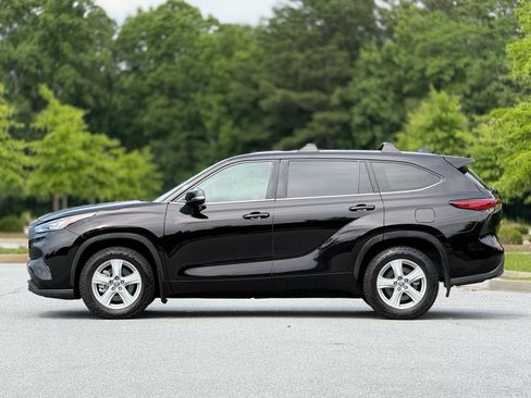 Used 2020 Toyota Highlander LE AWD/4WD image 9