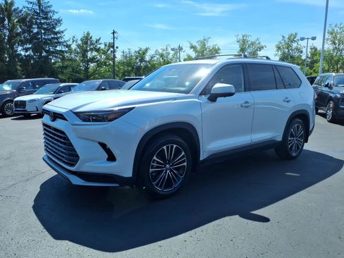 Used 2025 Toyota Grand Highlander AWD Hybrid image 3