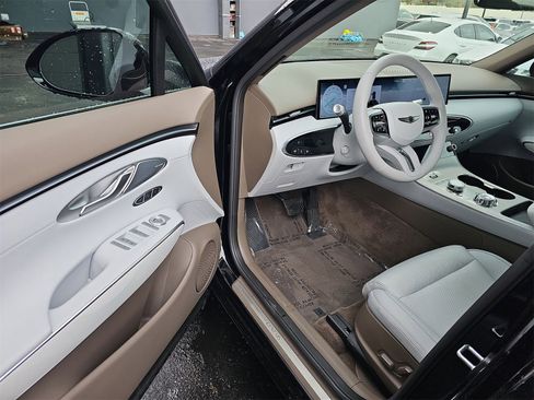 Certified 2026 Genesis GV70 2.5T Advanced image 10