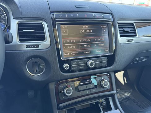 Used 2015 Volkswagen Touareg VR6 AWD/4WD image 23