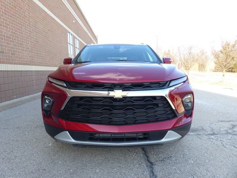 Used 2023 Chevrolet Blazer LT w/ Sound & Technology Package FWD image 12