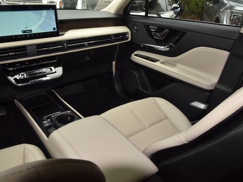 New 2026 Lincoln Corsair Reserve image 17