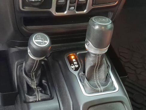 Used 2019 Jeep Wrangler Unlimited Sahara w/ Cold Weather Group AWD/4WD image 31