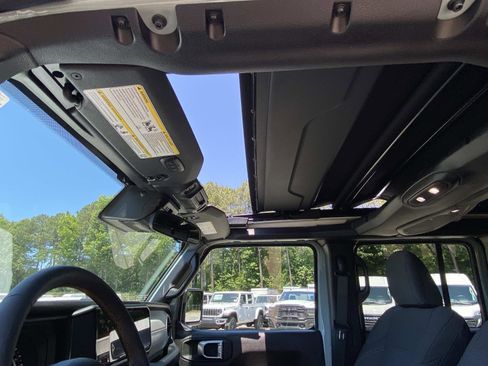 Used 2024 Jeep Wrangler Unlimited Sport AWD/4WD image 25