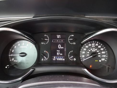 Used 2019 Toyota Sequoia SR5 AWD/4WD image 32