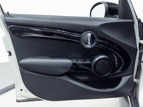 Used 2021 MINI Cooper 4-Door Hardtop image 11