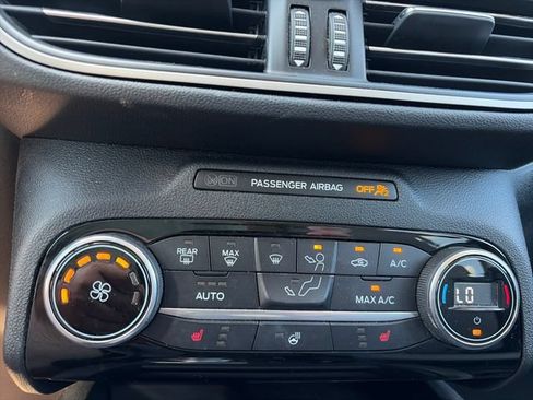 Used 2021 Ford Escape SE w/ Cold Weather Package AWD/4WD image 19