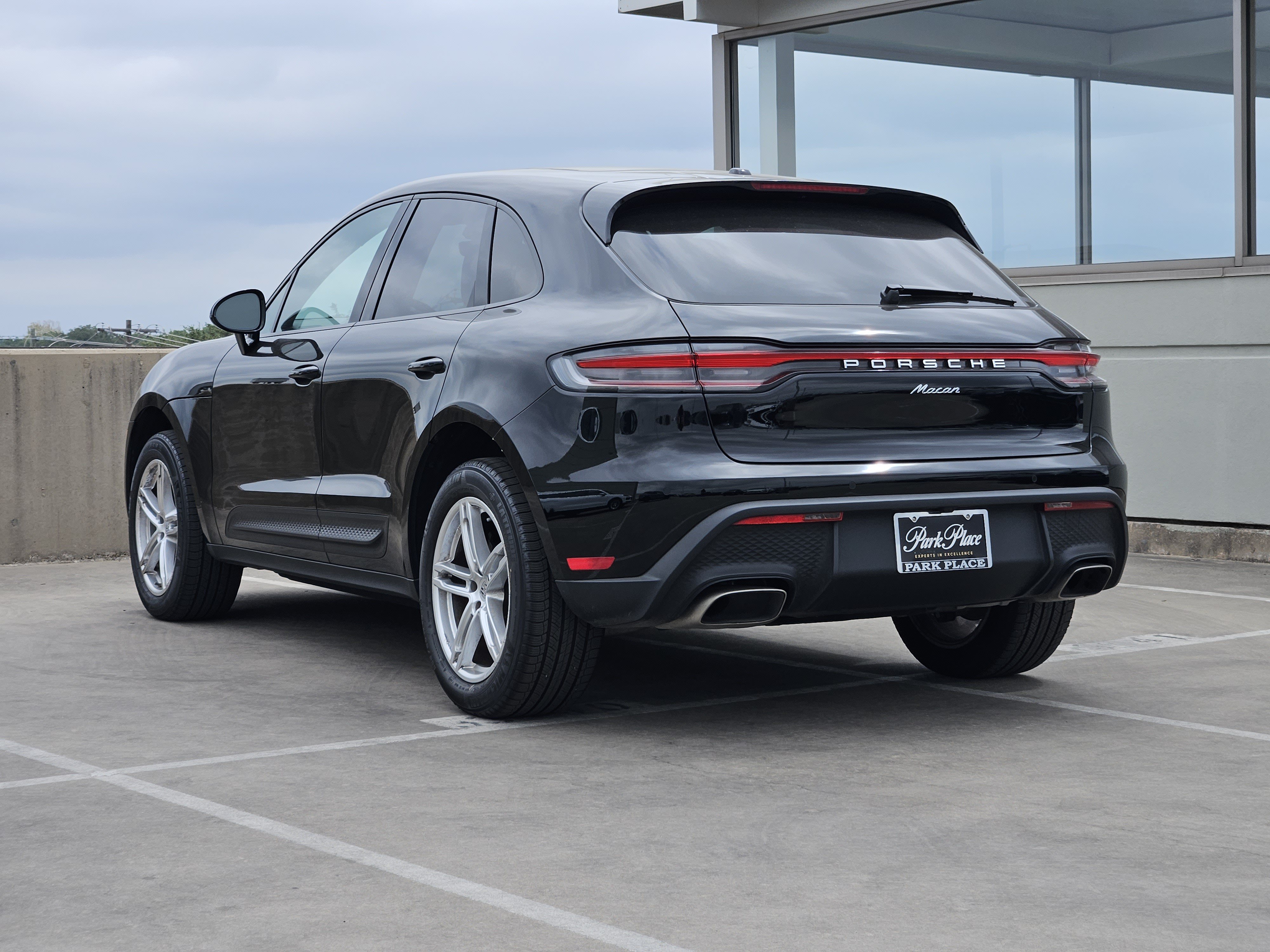 Certified 2026 Porsche Macan AWD/4WD image 3
