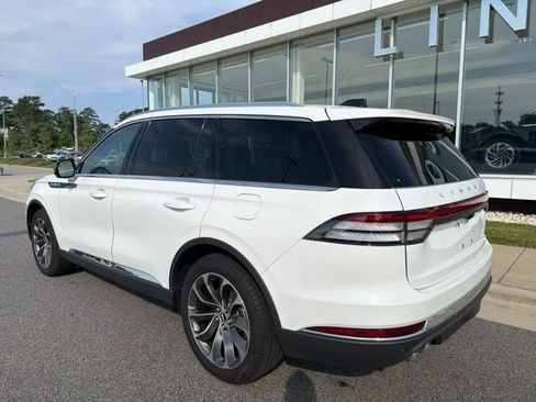 Used 2025 Lincoln Aviator 2WD image 3