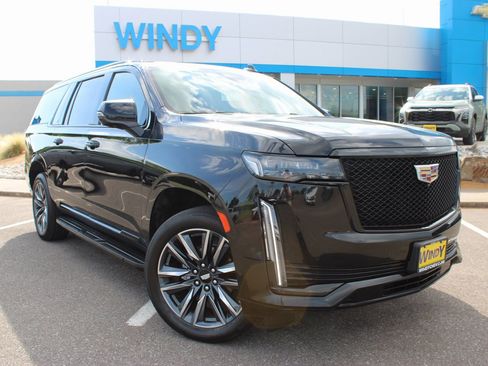 Used 2023 Cadillac Escalade ESV Sport AWD/4WD image 2