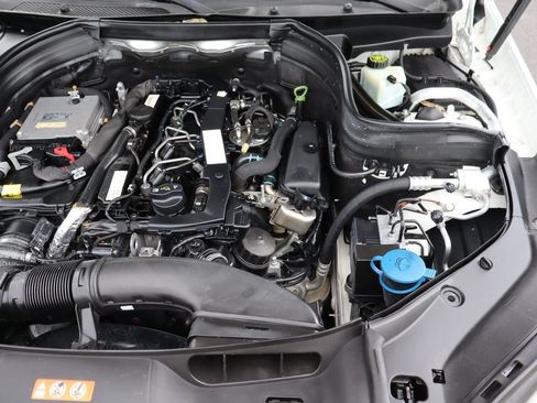 Used 2013 Mercedes-Benz GLK 250 BlueTEC 4MATIC image 38