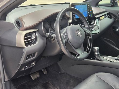 Used 2019 Toyota C-HR Limited image 12