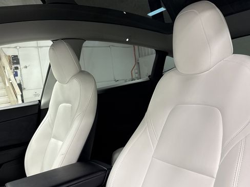 Used 2023 Tesla Model Y Performance image 5