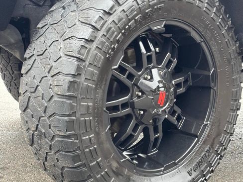 Used 2018 GMC Sierra 1500 SLT w/ SLT Preferred Package AWD/4WD image 27
