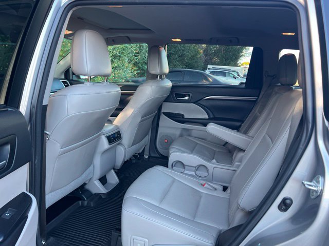 Used 2016 Toyota Highlander Limited AWD/4WD image 32