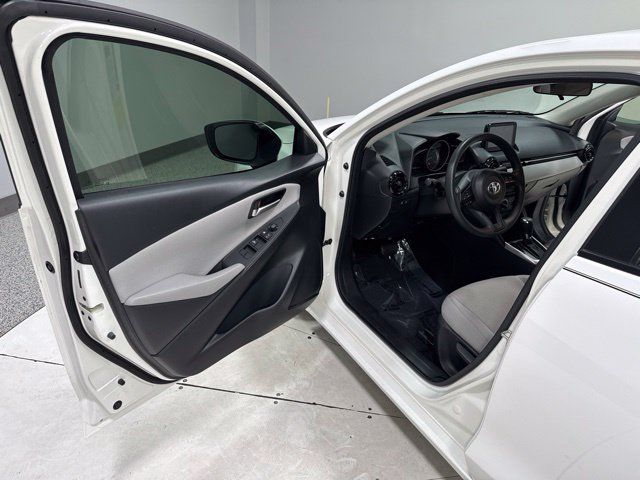 Used 2019 Toyota Yaris L FWD image 8