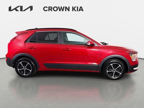 Certified 2025 Kia Niro EX FWD image 4