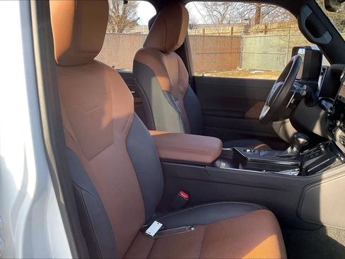 Used 2024 Lexus GX 550 Luxury w/ Accessory Package (2T) image 8